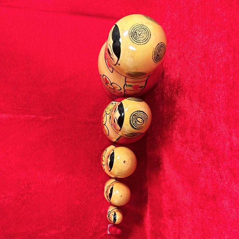 Authentic Russian Nesting Dolls Set - Picture 5 of 14